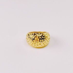Elegant Gold Textured Ring